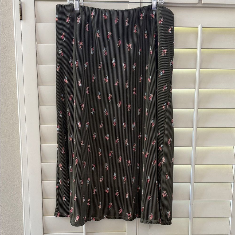 love, Fire Black A-Line Skirt with Pink Floral Pattern